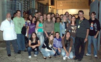 Curso de Letras assiste peça teatral do Fentepp